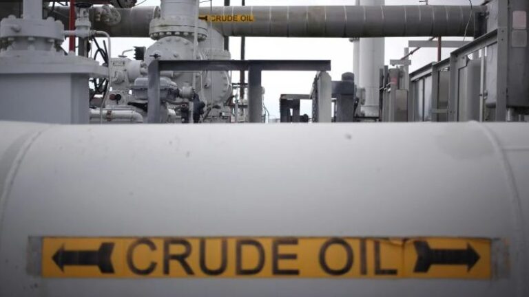 Conflicto Medio Oriente: Estados Unidos emite una licencia limitada para el petróleo ruso