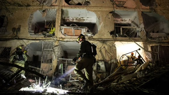 Misil iraní impacta edificio en Dimona, ciudad vinculada a instalaciones nucleares de Israel