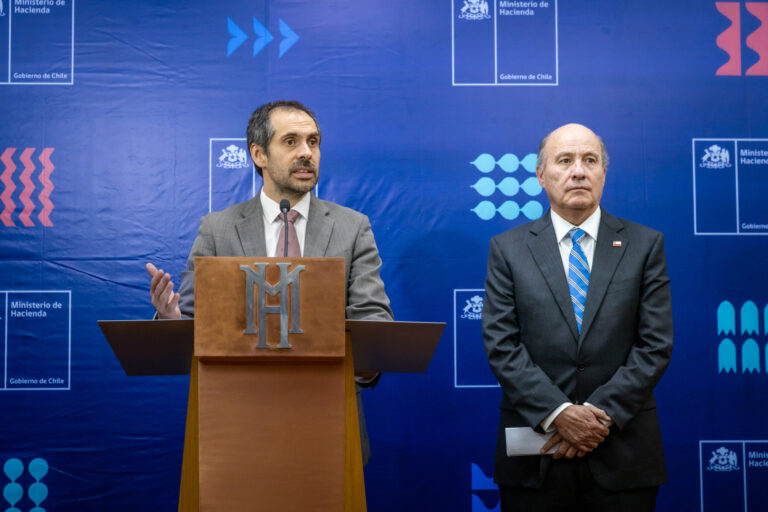 Revelan que saldo de caja fiscal del Estado fue de US$ 3.600 millones en febrero, en medio de polémica por estimaciones de recursos públicos