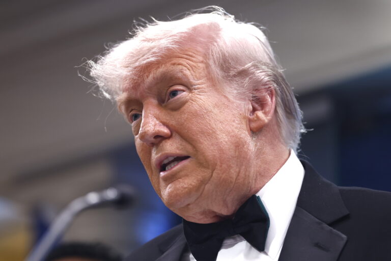 Trump anuncia que eliminará aranceles y restricciones al whisky escocés 