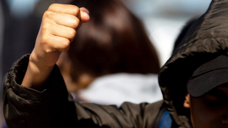 Cadem: 75% respalda negar gratuidad a estudiantes que participen en hechos violentos