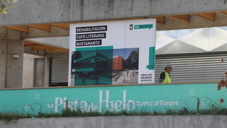 Café Literario reabre en Providencia tras seis años cerrado: Vuelve con sala infantil ampliada y proyecta 21 mil títulos