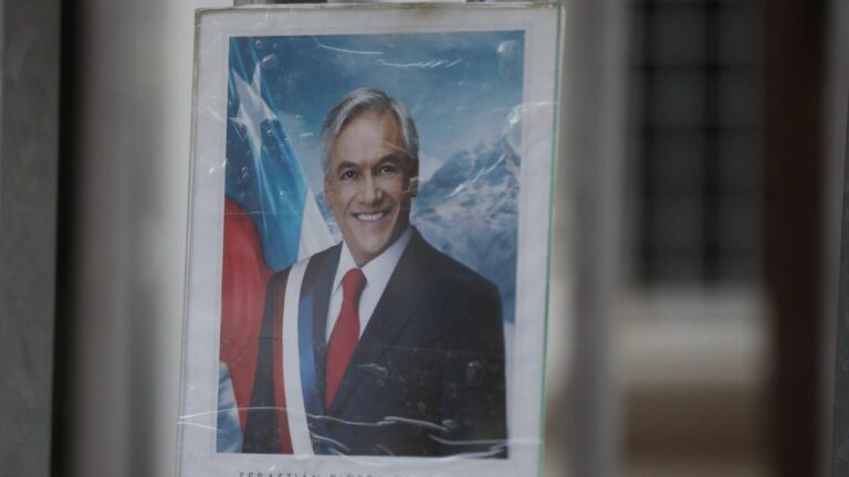 Avanza en la Cámara Baja proyecto para levantar un monumento del expresidente Piñera: Se busca instalarlo en la Plaza de la Ciudadanía