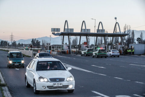 Fin de semana largo: Más de 400 mil vehículos saldrán de Santiago y habrá “peaje a luca”