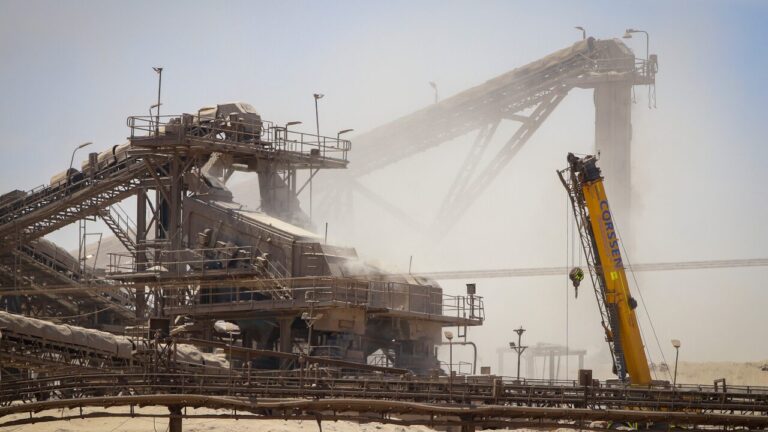 Precios del productor industrial suben 2,8% en mayo por el alza del cobre y acumulan 20,5% en un año