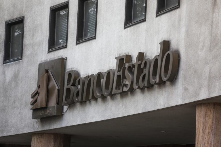“Nosotros tenemos hoy casi la mitad de los deudores del CAE”: BancoEstado detalla su peso en el sistema de créditos