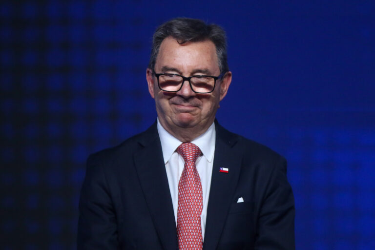 Ministro de Defensa alerta impacto de ajuste fiscal: “Nada es gratis, apretarse el cinturón tiene efecto”