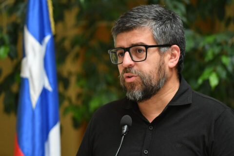 Diputado Jaime Araya oficia a ministra Sedini para solicitar suspensión de Cristián Valenzuela tras dictamen de Contraloría