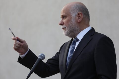 Exministro Elizalde arremete contra plan de Reconstrucción Nacional: 