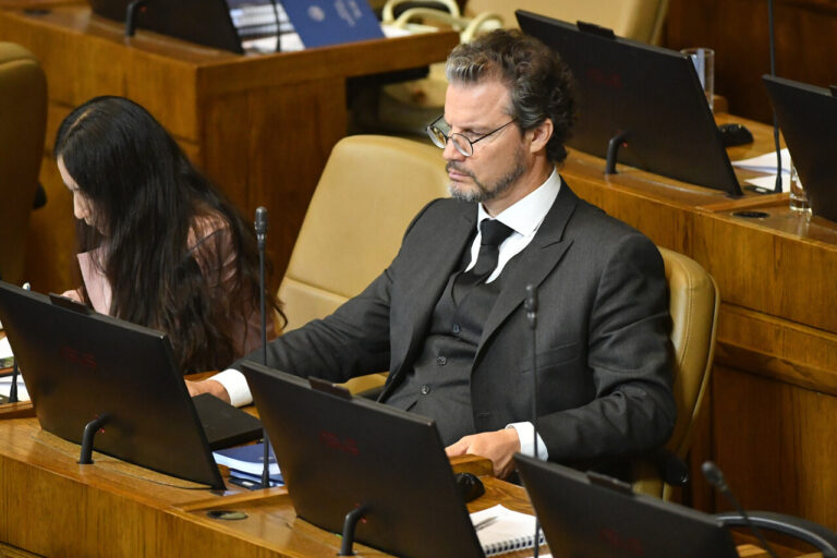 Primera baja en el PDG: Diputado Cristián Contreras es expulsado de la bancada tras presentación de polémicos proyectos de ley