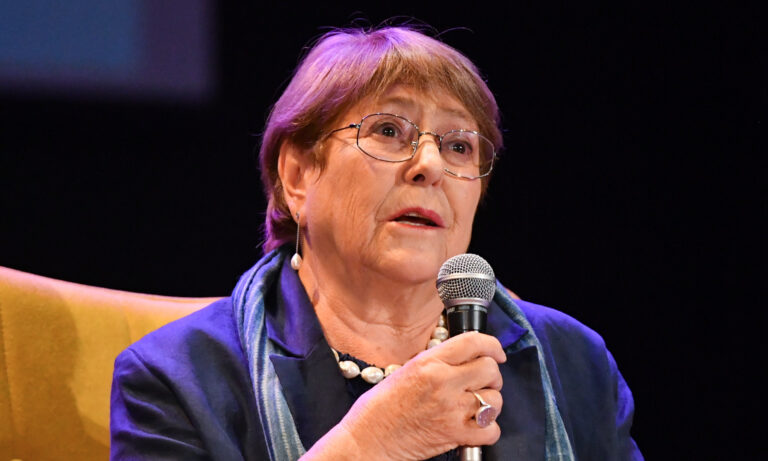 Bachelet apunta a 