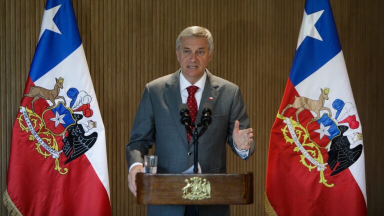 Encuesta Criteria: Aprobación presidencial de José Antonio Kast bajó 6 puntos, llegando a 36%