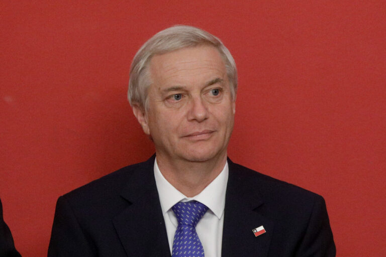 Criteria: Aprobación de Kast sube un punto (38%) y desaprobación se mantiene en 49%