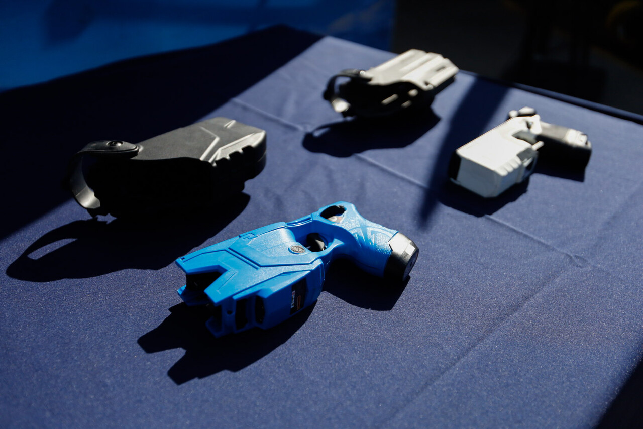 Gobernación Metropolitana asignará 60 pistolas taser a Carabineros /Agencia Uno