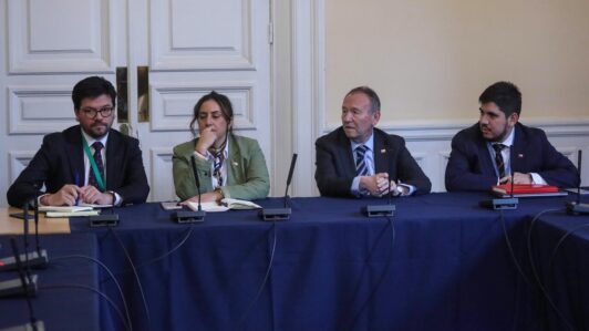 Diputados UDI critican reunión del Gobierno con Partido Comunista y Frente Amplio: Es un 