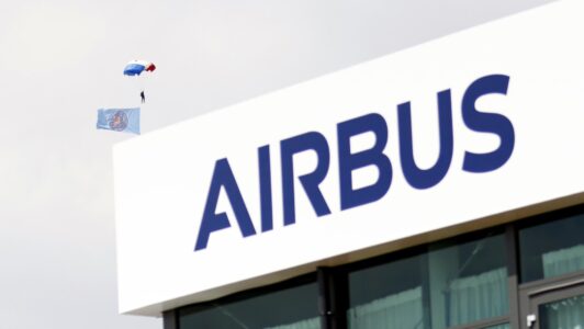 Airbus reduce sus ganancias un 26% en el primer trimestre de 2026 y apunta a entregar 870 aviones comerciales este año
