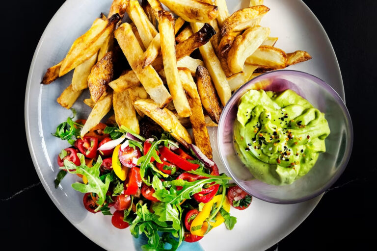 Solo una porción diaria de ultraprocesados en la dieta diaria eleva el riesgo de demencia incluso en quienes siguen la dieta mediterránea