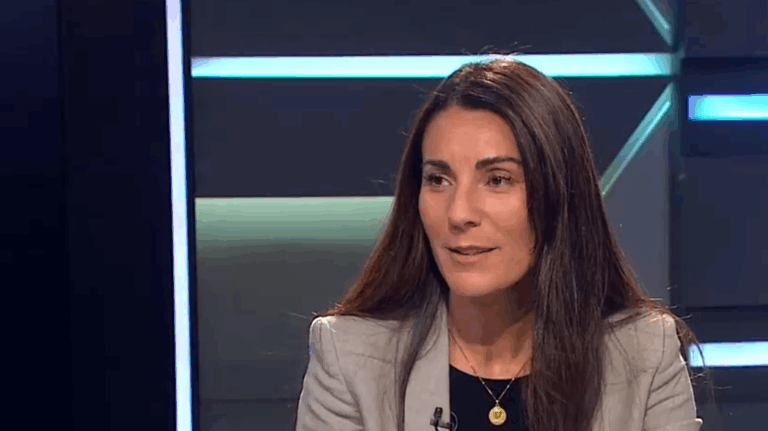 Ministra de Educación defiende proyectos de seguridad escolar y afirma que buscan “contener la crisis” e “impedir que se cometan delitos al interior de los colegios”