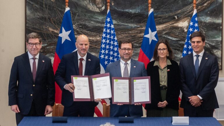 Chile firma acuerdo con Estados Unidos para impulsar inversión en minerales críticos y combatir el crimen organizado