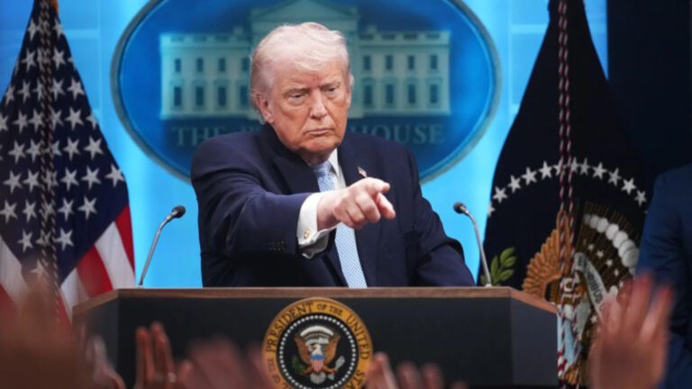 Trump evalúa cobrar peaje en el estrecho de Ormuz junto a Irán en medio de tensión energética