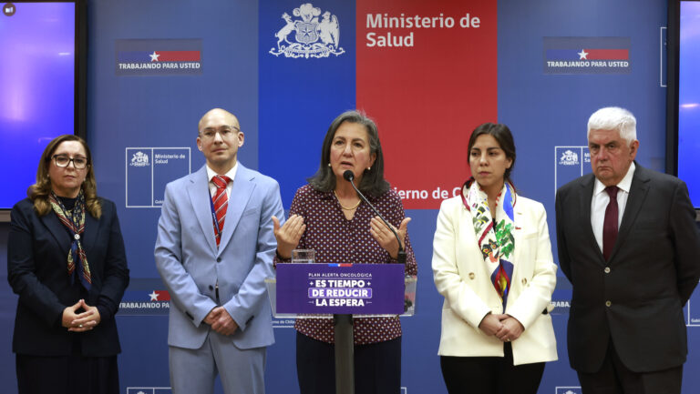 Minsal presentó lineamientos del Plan de Alerta Oncológica: Contempla $156 mil millones y se divide en tres etapas