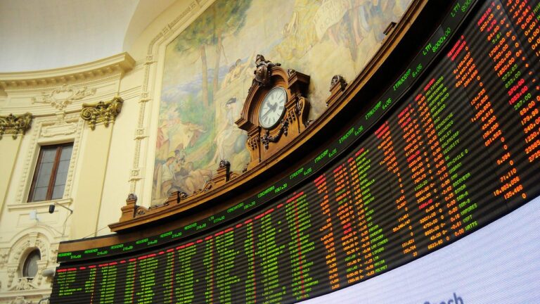 IPSA se alinea con Wall Street y supera los 11.400 puntos impulsado por acciones del sector minero
