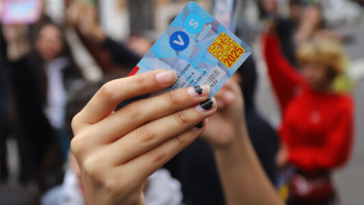 Junaeb detecta accesos no autorizados a su sistema de la TNE y anuncia investigación y multas contra la empresa externa