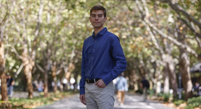 Joven estudiante chileno que desarrolló dispositivo contra el cáncer logra ingresar a prestigioso doctorado de Harvard y MIT