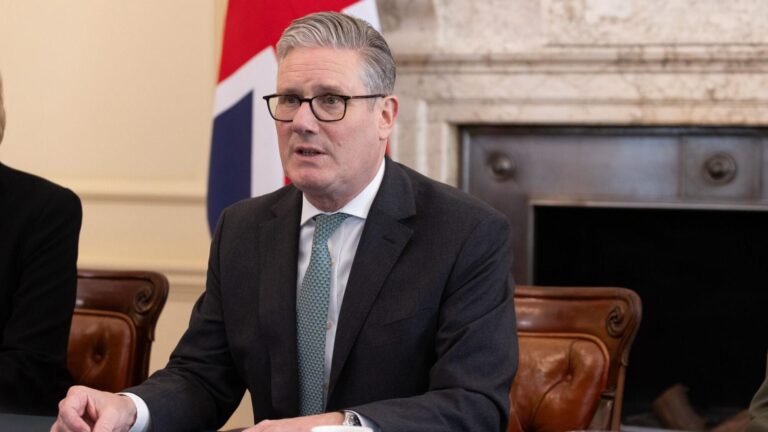 Reino Unido convoca a 35 países a una reunión virtual para analizar medidas que permitan reabrir el estrecho de Ormuz