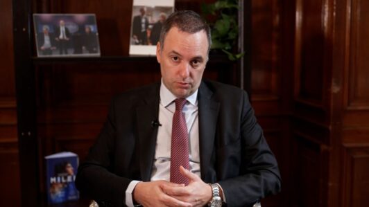 Tensa sesión en la Cámara: El enojo de Milei con la prensa y la defensa de Adorni ante acusaciones de presunto enriquecimiento ilícito