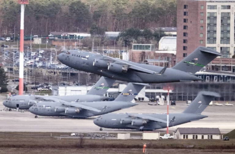 Trump amenaza con retirar tropas de Alemania tras el choque verbal con Merz por la guerra en Irán