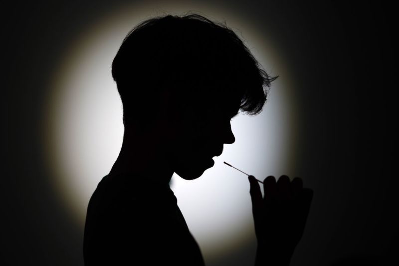 Un análisis de datos de la ciudad de Nueva York muestra que los niños tienen aproximadamente cinco veces más probabilidades de infectarse con la variante BA.3.2 en comparación con otras variantes. Christopher Furlong/Getty Images