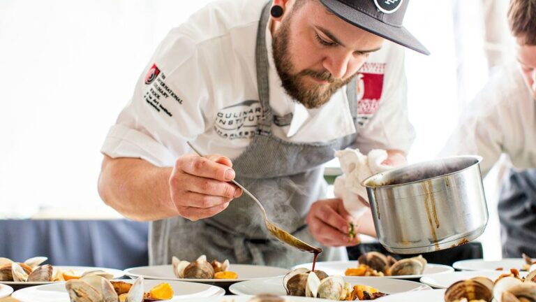 Panoramas gratuitos este 18 y 19 de abril: Feria gastronómica en Ñuñoa, Carnaval Mayor y Mercado Popular en Estación Central