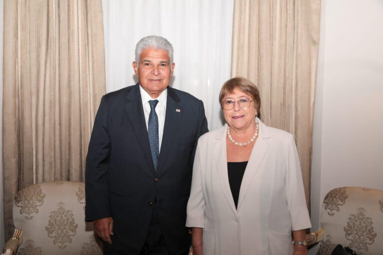 Camino a la ONU: Michelle Bachelet se reúne con presidente de Panamá en busca de apoyo a su candidatura