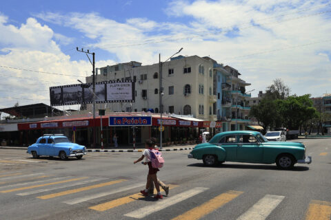 Cuba enfrenta una “asfixia energética”: Apagones afectarán este sábado al 52% del país