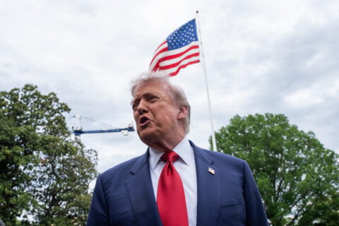 Trump advierte a Irán que le queda poco tiempo para llegar a un acuerdo o 