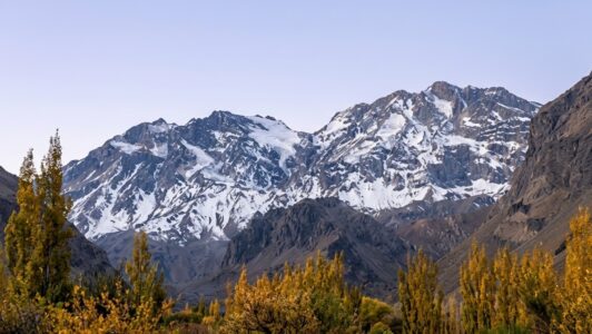 Senapred monitorea actividad del volcán San José tras reporte de dos sismos 