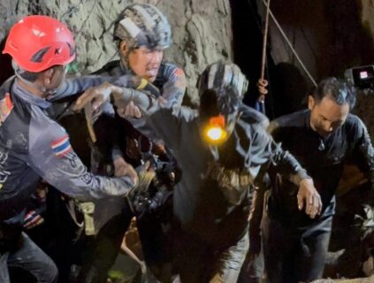 Laos: Rescatan a 5 mineros de una cueva y continúa la búsqueda de otros 2 desaparecidos