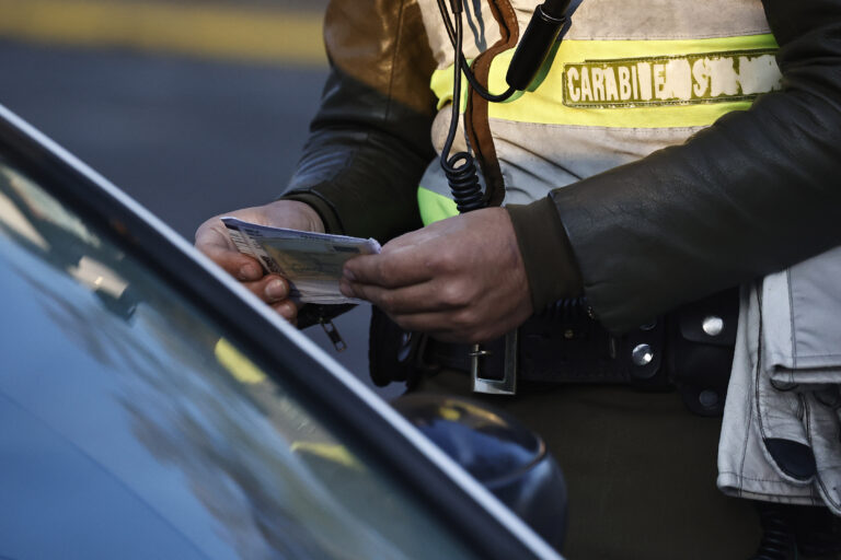 Arriesgan multas: Revisa los autos que no pueden circular en Santiago este jueves por la restricción vehicular