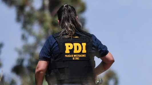 Detienen en Perú a sujeto acusado por el homicidio de un hombre en un subterráneo en Santiago