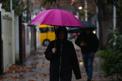 Meteorología emite aviso por precipitaciones en cinco regiones del sur del país: ¿Qué zonas afectará y cuándo?