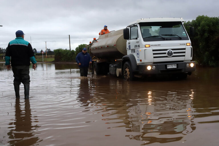 Millonaria indemnización: Corte Suprema confirma pago de $55 millones de Aguas Andinas a vecinos afectados por aguas servidas