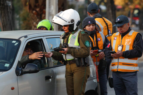 Este lunes vuelve la restricción vehicular: ¿Qué autos no pueden circular este 4 de mayo en Santiago?