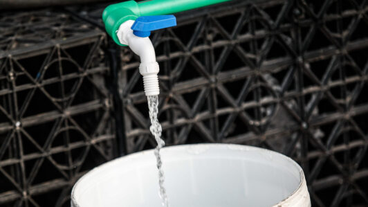 Anuncian corte de agua en 8 comunas de la Región Metropolitana: Durará cerca de 36 horas