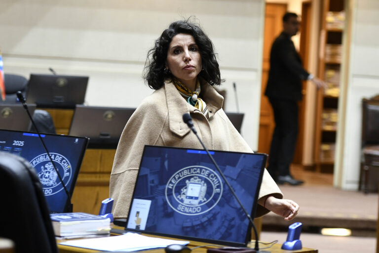 María José Gatica (RN) afirma que a Quiroz le “falta sensibilidad social” y sugiere que tenga un “papel más secundario” en la discusión de la megarreforma en el Senado