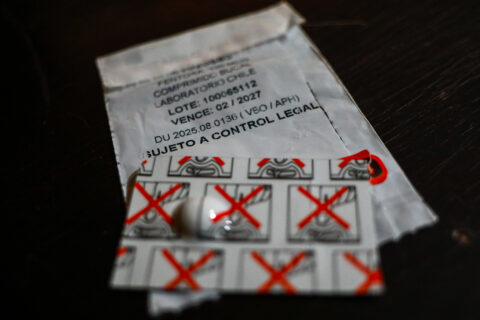 Operativo en Independencia: decomisan 400 cajas de medicamentos ilegales y detectan fentanilo en feria libre