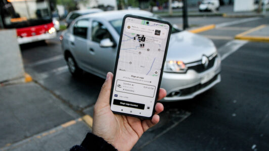 Uber estrena en Chile función que permitirá a mujeres elegir viajes con conductoras: Así funcionará