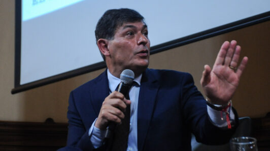 Parisi llega a reunión con Quiroz tras quiebre por megarreforma: 