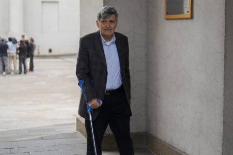 Camilo Escalona abandona la UCI: Líder socialista presenta mejorías tras días críticos por un agresivo cáncer