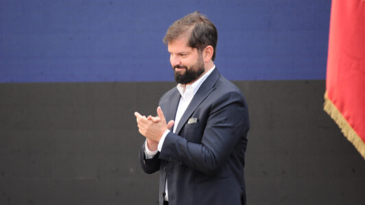 Expresidente Boric reapareció en actividad y llamó a su sector a 